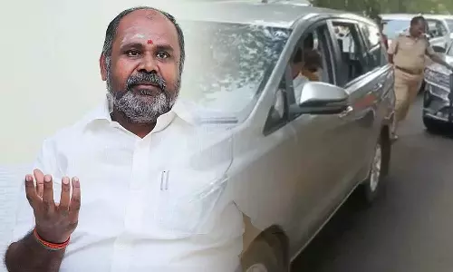 முன்னாள் அமைச்சர் ஆர்.பி.உதயகுமாரின் காரில் தேர்தல் பறக்கும் படை சோதனை