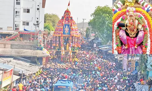 கோலாகலமாக நடைபெற்றது சமயபுரம் மாரியம்மன் கோவில் தேரோட்டம்