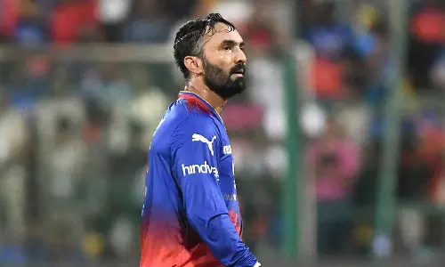 அனைவரையும் திரும்பி பார்க்க வைத்த தினேஷ் கார்த்திக்: சாதனை படைத்து அசத்தல்- வைரலாகும் வீடியோ