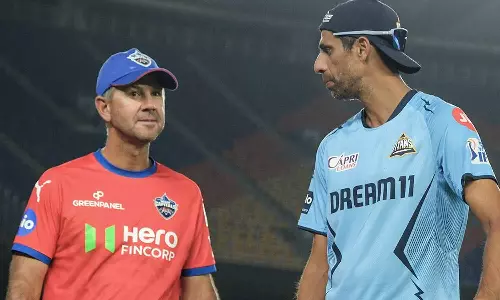 குஜராத் அணியின் சவாலை சமாளிக்குமா டெல்லி? 32-வது லீக் போட்டியில் இன்று மோதல்