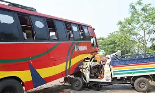 வங்காளதேசத்தில் பஸ்-லாரி நேருக்கு நேர் மோதல்: 14 பேர் உயிரிழப்பு