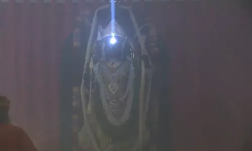 ராம நவமி விழா: அயோத்தி ராமர் நெற்றியில் சூரிய திலகம்... பக்தர்கள் பரவசம்