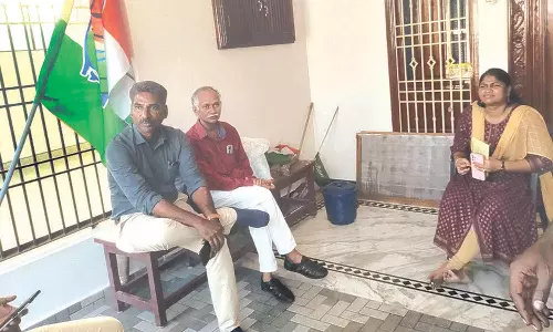 முன்னாள் முதலமைச்சர் நாராயணசாமி ஆதரவாளர் வீட்டில் வருமான வரித்துறையினர் சோதனை