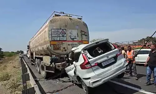 அகமதாபாத்- வதோதரா எக்ஸ்பிரஸ்வேயில் டிரக் மீது கார் மோதல்: 10 பேர் பலி