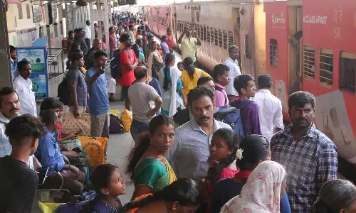 பாராளுமன்ற தேர்தல் வாக்குப்பதிவு: சொந்த ஊர்களுக்கு படையெடுக்கும் பனியன் தொழிலாளர்கள்