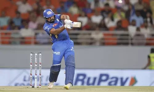 மும்பை இந்தியன்ஸ் அணிக்காக அதிக சிக்சர்கள்: ரோகித் சர்மா சாதனை