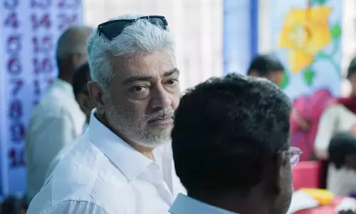 வாக்குச்சாவடியில் காத்திருந்து முதல் நபராக வாக்களித்த நடிகர் அஜித்