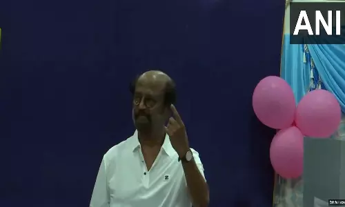 சென்னை ஸ்டெல்லா மேரிஸ் கல்லூரியில் வாக்களித்தார் நடிகர் ரஜினிகாந்த்