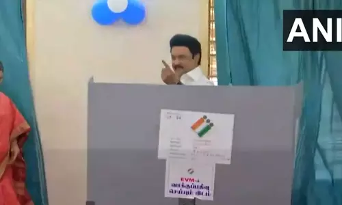 சென்னை தேனாம்பேட்டையில் முதலமைச்சர் மு.க.ஸ்டாலின் வாக்களித்தார்