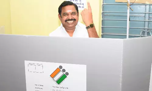 சொந்த கிராமத்தில் வாக்களித்த எடப்பாடி பழனிசாமி