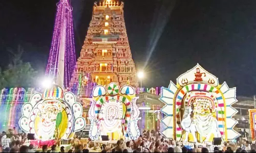 அவினாசி லிங்கேசுவரர் கோவிலில் நாயன்மார்களுக்கு காட்சியளித்த பஞ்ச மூர்த்திகள்