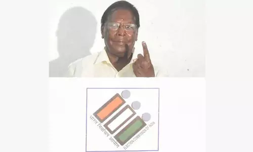 புதுவை மக்கள் பணத்திற்கு அடிபணியமாட்டார்கள்- நாராயணசாமி ஆவேசம்