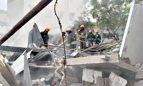 சிவகாசியில் பட்டாசு ஆலையில் எந்திரம் வெடித்து பயங்கர விபத்து: பெண் படுகாயம்