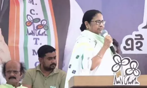 வாக்களிக்காமல் வெளியேறக் கூடாது: தொழிலாளர்களிடம் கோரிக்கை வைத்த மம்தா