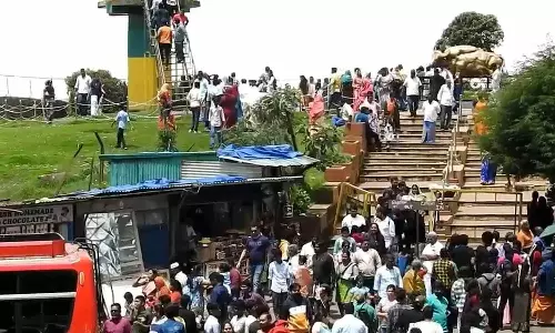 தேர்தல் முடிந்ததால் கொடைக்கானலுக்கு படையெடுத்த சுற்றுலா பயணிகள்