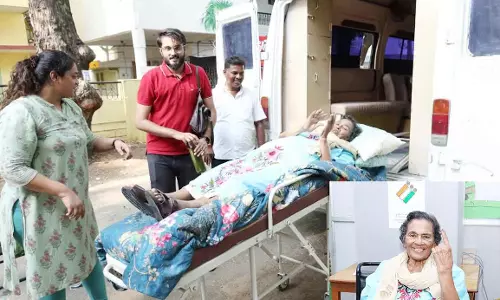 அமைச்சர் உதவியால் ஆம்புலன்சு மூலம் அழைத்து வரப்பட்டு வாக்களித்த மூதாட்டி