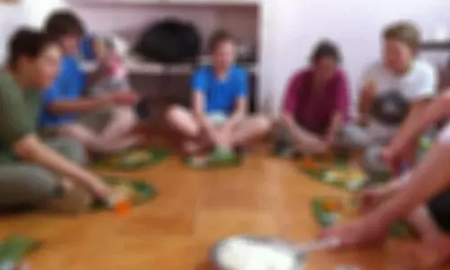 சம்மணமிட்டு சாப்பிடுங்கள்!