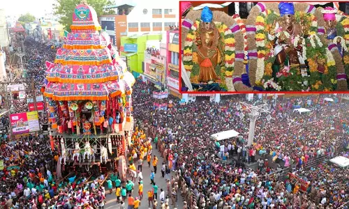 மதுரை சித்திரை திருவிழா தேரோட்டம்: ஆயிரக்கணக்கான பக்தர்கள் பங்கேற்பு