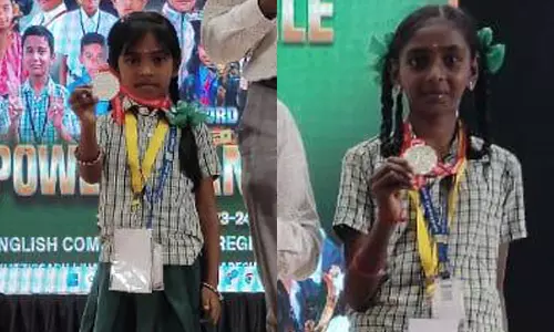 ஆங்கிலத்தில் தேசிய அளவில் அசத்தும் அரசு பள்ளி மாணவிகள்