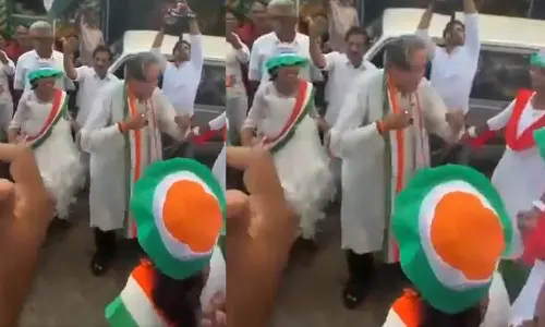 தேர்தல் பிரசாரத்தில் சசி தரூர் உற்சாக நடனம்- வைரலாகும் வீடியோ