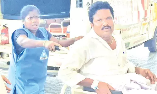 தே.மு.தி.க. நிர்வாகியை தாக்கிய அ.தி.மு.க. கவுன்சிலர்