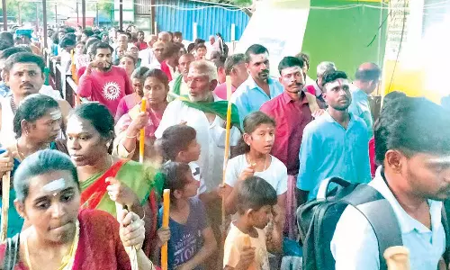 சதுரகிரி சுந்தரமகாலிங்கம் கோவிலில் ஆயிரக்கணக்கான பக்தர்கள் சாமி தரிசனம்