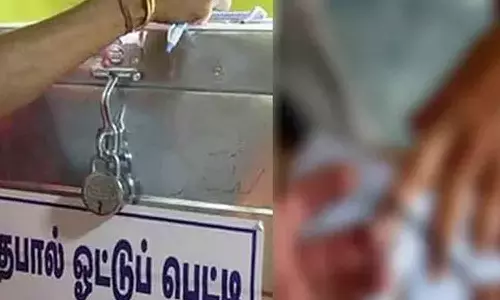 ஓட்டு பெட்டி காவல் பணியில் அரசியல் கட்சியினர்: சுழற்சி முறையில் 24 மணி நேரமும் விழிப்புடன் இருக்கிறார்கள்