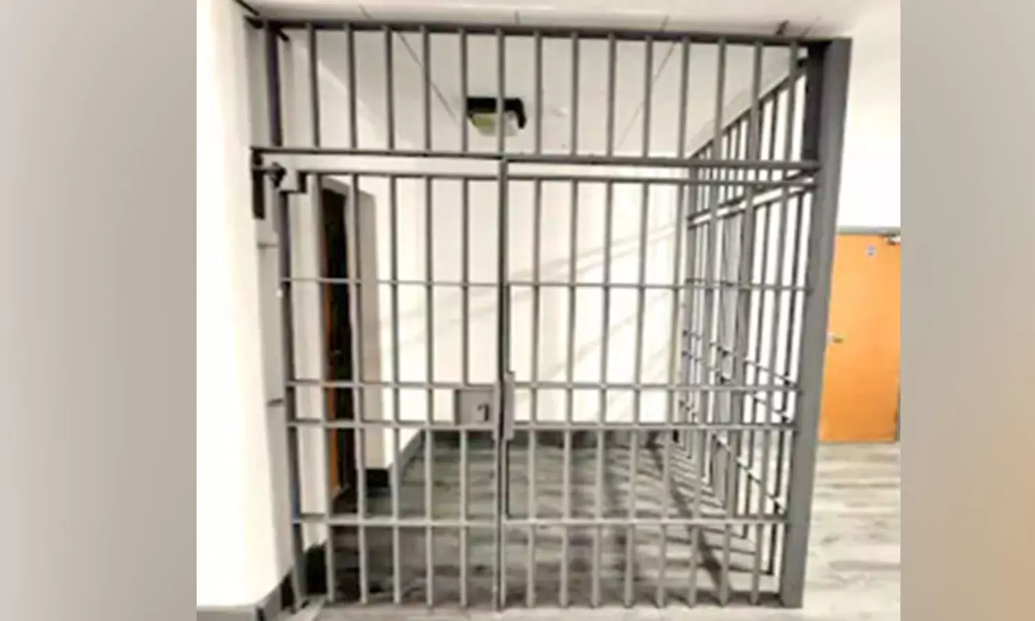 ஜெயில் அறை போன்ற அமைப்புடன் வாடகைக்கு விடப்படும் குடியிருப்பு ஜெயில் அறை போன்ற அமைப்புடன் வாடகைக்கு விடப்படும் குடியிருப்பு