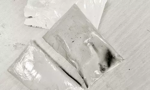 திருச்சி விமான நிலையத்தில் காலணியில் மறைத்து கடத்தி வந்த ரூ.29 லட்சம் மதிப்பிலான தங்கம் பறிமுதல்