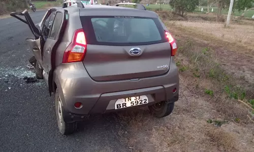 கிரிவலம் சென்று திரும்பிய கார் மீது வேன் மோதி விபத்து: 3 பேர் பலி