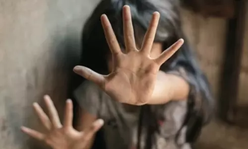 தெலுங்கானாவில் வழித்தவறி வந்த 16 வயது சிறுமி பலாத்காரம்- வாடகை பைக் டிரைவர் கைது