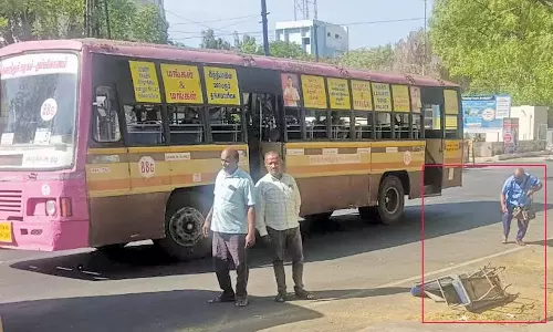 ஓடும் பஸ்சில் இருக்கை கழன்று கண்டக்டர் விழுந்த விவகாரம்: 3 பேர் சஸ்பெண்டு