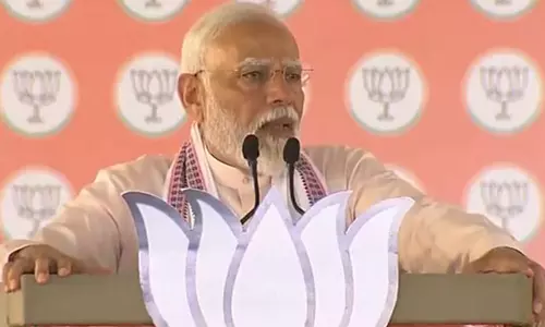 உங்களை கொள்ளையடிக்கும் காங்கிரசின் திட்டங்களுக்கு இடையே சுவராக நிற்கிறேன்...