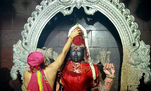 செங்குன்றம் வீரமாகாளி அம்மன் கோவிலில் 1008 கிலோ குங்குமம் அபிஷேகம்