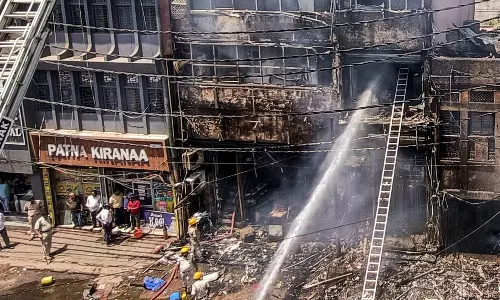 பாட்னாவில் உள்ள ஓட்டலில் பயங்கர தீ விபத்து- 6 பேர் உயிரிழப்பு