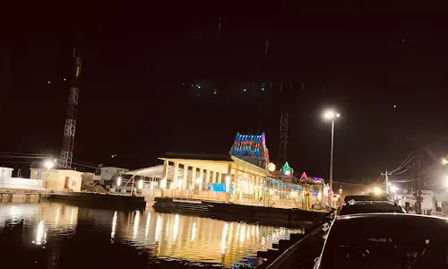 நாழிகைக்கு ஒருமுறை சந்திரன் இறைவன்  மீது நீரை சொட்டும் அதிசயம்