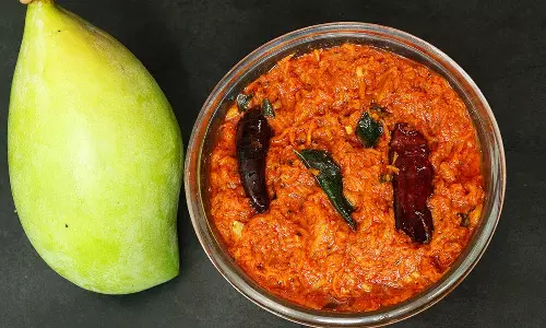 காரசாரமான வெங்காய மாங்காய் தொக்கு!