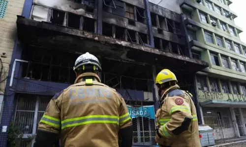 பிரேசில் கெஸ்ட் ஹவுசில் பயங்கர தீ விபத்து- 10 பேர் உயிரிழப்பு