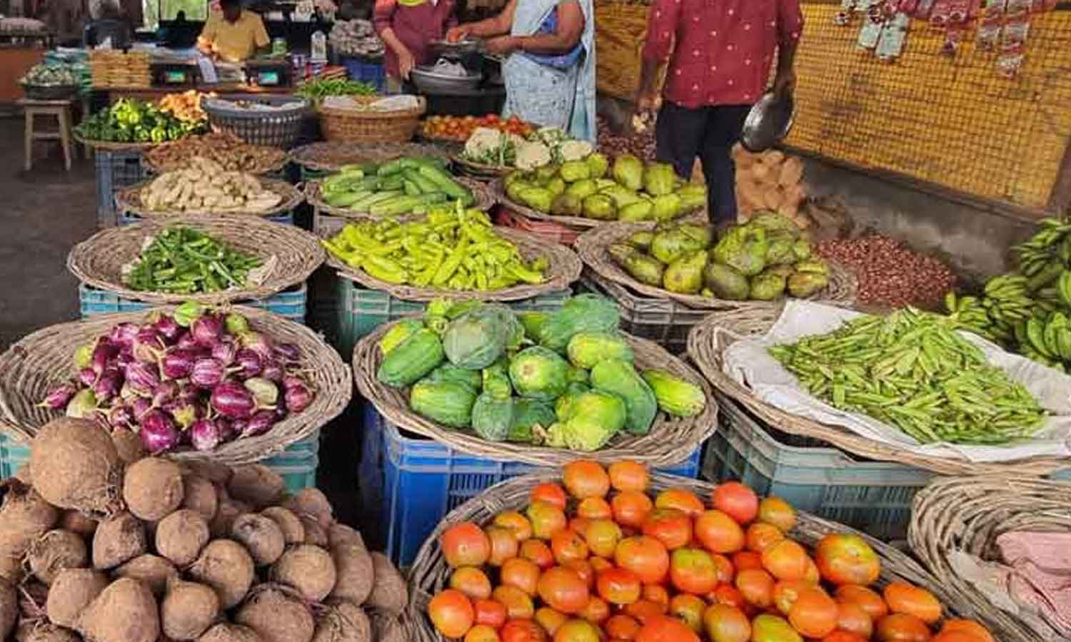 நீலகிரியில் காய்கறிகள் விலை கிடுகிடு உயர்வு- பொதுமக்கள் கடும் அவதி | The  price of vegetables in the Nilgiris has skyrocketed - people are suffering