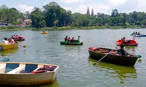 சமவெளி பகுதியில் வெப்ப அலை வீசுவதால் ஏற்காட்டில் குவிந்த சுற்றுலா பயணிகள்