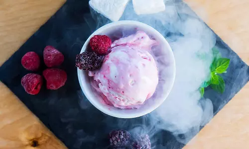 திரவ நைட்ரஜன் கலந்து பதப்படுத்தப்படும் உணவுகள்... நேரடியாக உட்கொண்டால் ஆபத்தாம்