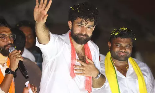 பவன் கல்யாணை ஆதரித்து நடிகர் வருண் தேஜ் தேர்தல் பிரசாரம்