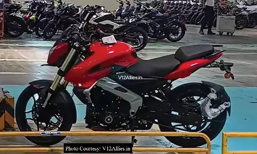 இணையத்தில் லீக் ஆன புது விவரங்கள் - அசத்தலாக உருவான பல்சர் NS400