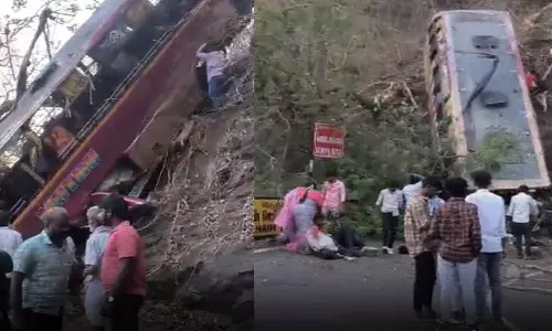 ஏற்காடு மலைப்பாதையில் பேருந்து விபத்து - 5 பேர் உயிரிழப்பு