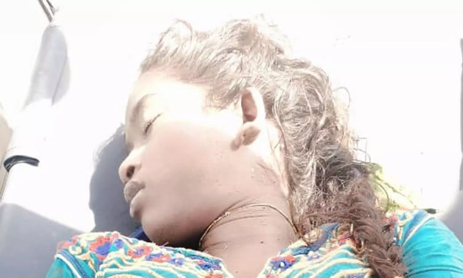 ஊத்தங்கரை அருகே தக்காளி பறிக்கச் சென்ற பள்ளி மாணவி கிணற்றில் தவறி விழுந்து பலி ஊத்தங்கரை அருகே தக்காளி பறிக்கச் சென்ற பள்ளி மாணவி கிணற்றில் தவறி விழுந்து பலி