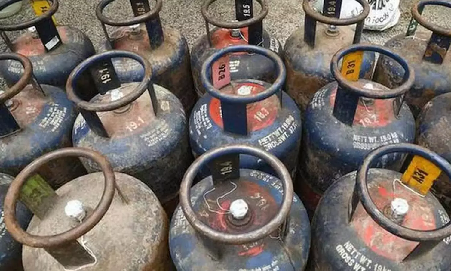 வணிக பயன்பாட்டிற்கான சிலிண்டர் விலை குறைப்பு