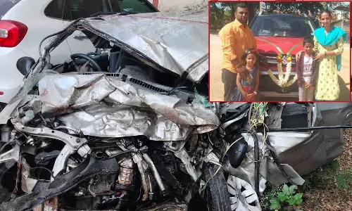 இரு கார்கள் நேருக்கு நேர் மோதல்: ஒரே குடும்பத்தை சேர்ந்த 4 பேர் பலி