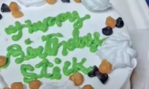 ஆன்லைனில் கேக் ஆர்டர் செய்த பெண்ணுக்கு அதிர்ச்சி