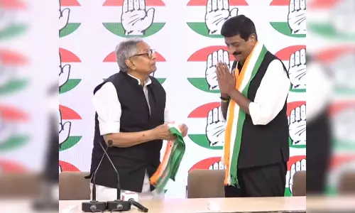 தமிழக முன்னாள் டிஜிபி கருணா சாகர் காங்கிரஸில் இணைந்தார்