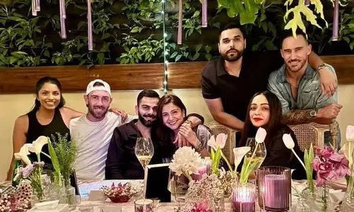 ஆர்.சி.பி. அணியுடன் பிறந்தநாள் கொண்டாடிய அனுஷ்கா சர்மா